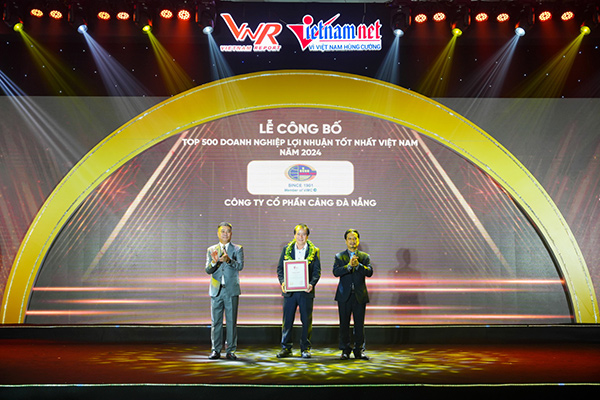 Cảng Đà Nẵng 8 năm liên tiếp lọt Top 500 doanh nghiệp lợi nhuận tốt nhất Việt Nam