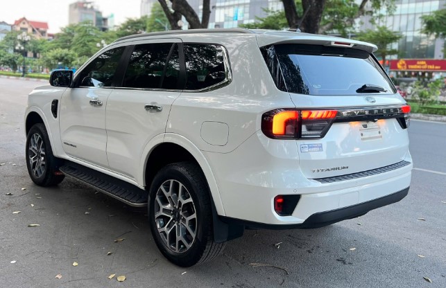 Sau 2 năm sử dụng, Ford Everest Titanium giữ giá không ngờ trên sàn xe cũ