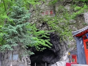 Đây là hồ nhỏ nhất thế giới, tuy nhỏ nhưng có đầy đủ tài nguyên sinh thái phong phú và cảnh quan địa lý độc đáo