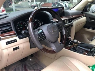 SUV hạng sang Lexus LX 570 nhập Mỹ bán lại với giá khó tin sau 8 năm sử dụng