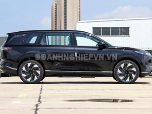 SUV dài hơn 5 mét, siêu tiết kiệm xăng, giá gần 660 triệu đồng