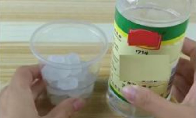 Giấm trắng và đường phèn trộn với nhau có tác dụng rất tốt, giải quyết được nhiều vấn đề trong cuộc sống, những điều dưới đây thực sự rất hữu ích