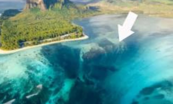 Thác nước độc đáo nhất thế giới, không phải trên mặt đất mà dưới đáy biển, với độ cao tối đa 3.500 mét