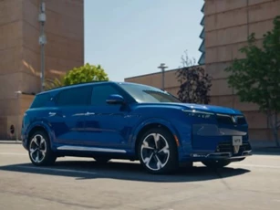 SUV cỡ lớn ngày càng chăm chút cho thị trường Việt: Toàn tên tuổi hot, xe Việt full công nghệ, giá lại mềm hơn hẳn