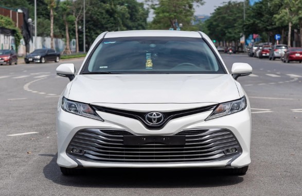 Ngỡ ngàng giá bán của Toyota Camry sau 4 năm sử dụng