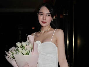 Bạn gái Văn Thanh bất ngờ phải nhập viện