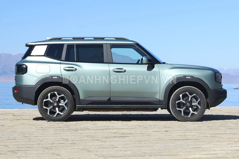 SUV địa hình dài hơn 4,7 mét, ‘uống’ 1,08 lít xăng/100 km, giá hơn 500 triệu đồng