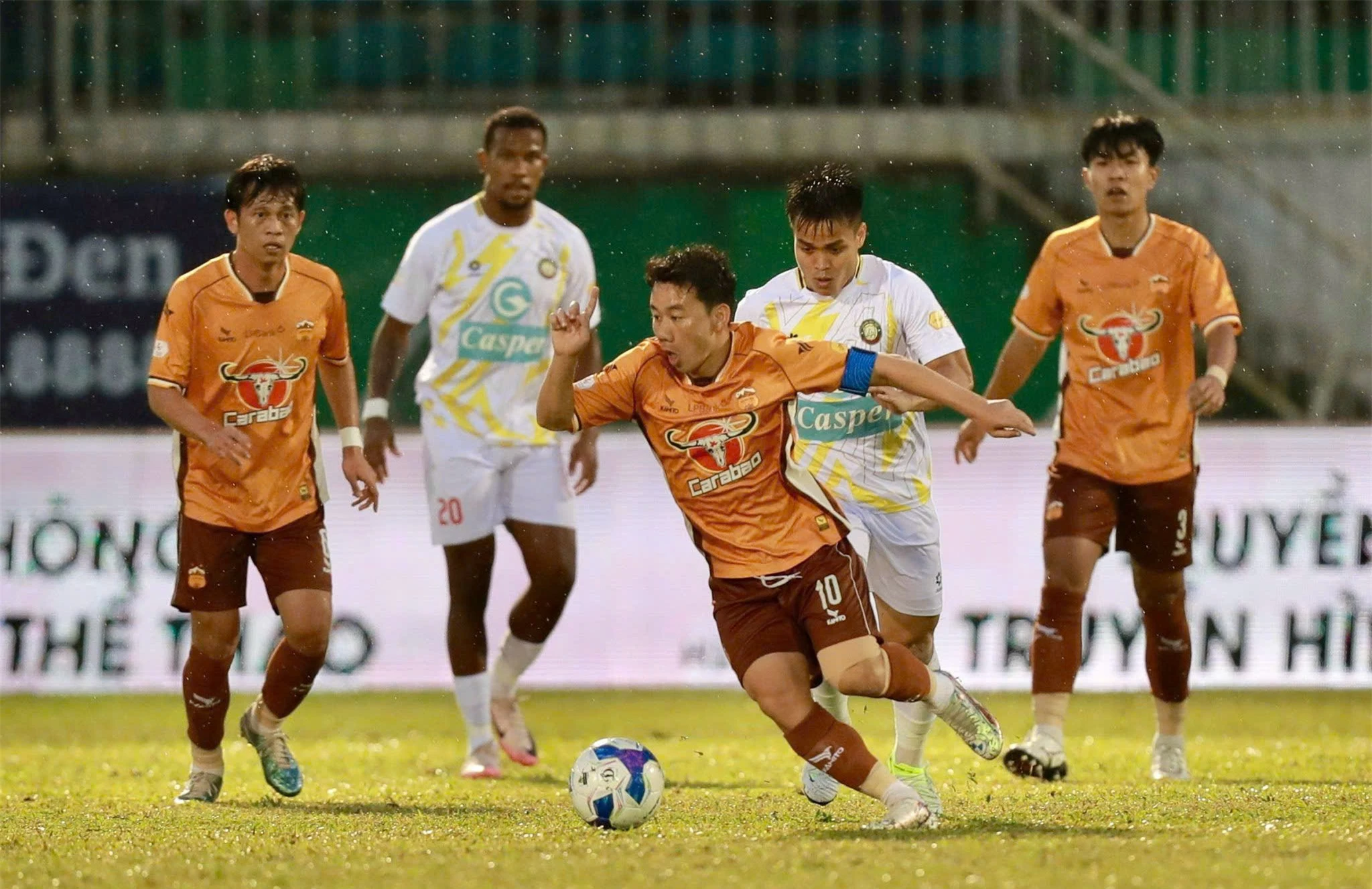 Bầu Đức bất ngờ 'chơi lớn', HAGL dẫn đầu V.League với dấu ấn chưa từng có trong lịch sử