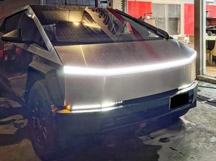Xe bán tải điện Tesla Cybertruck đầu tiên về Việt Nam