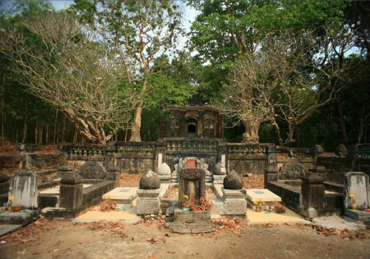 Choáng ngợp với khu mộ cổ nức tiếng của một nhân vật tại Việt Nam, có con là bác sĩ Tiến sĩ lừng lẫy