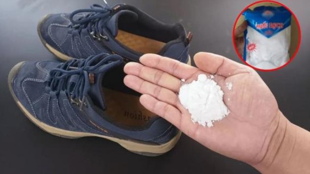 Trước khi đi ngủ, bạn hãy thử bỏ một nắm muối vào đôi giày của mình, nó sẽ giải quyết vấn đề khó nói của cả nam và nữ