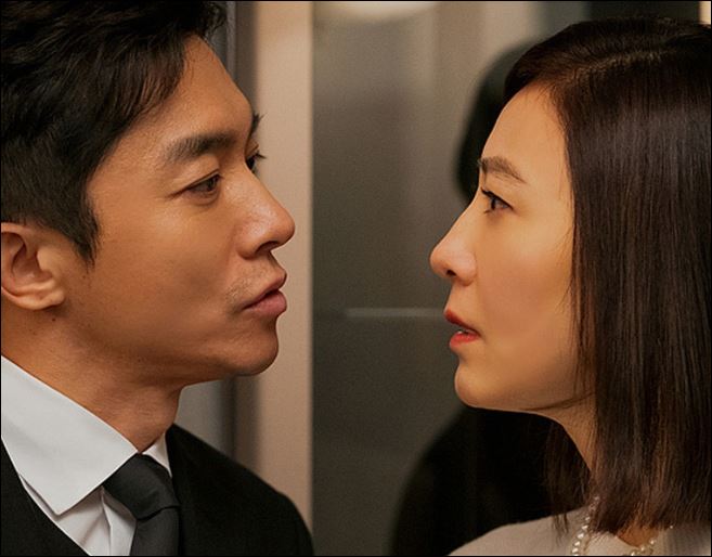 Ăn hỏi dẫn lễ trăm triệu nhưng vừa thấy tấm ảnh ở nhà gái, mẹ chồng tôi liền tuyên bố hủy hôn