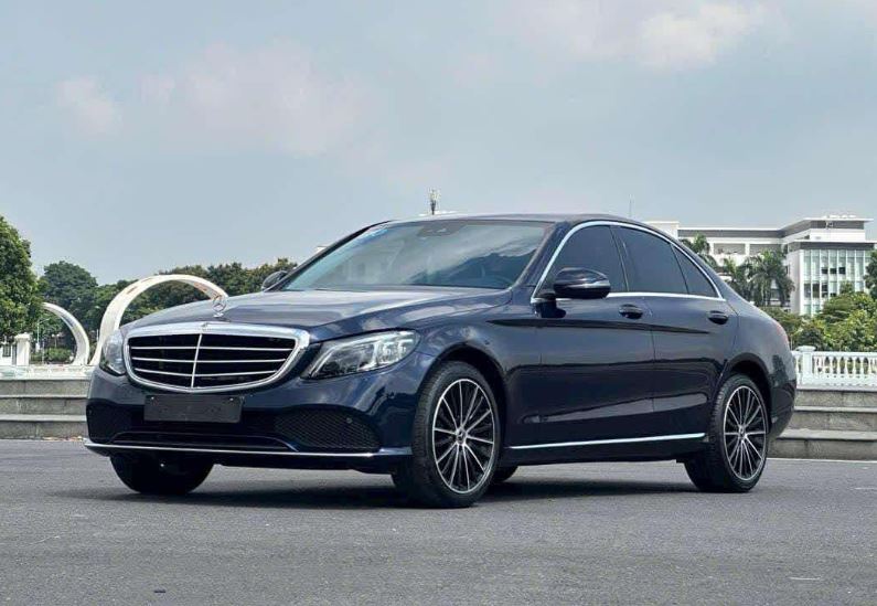 Mercedes-Benz C200 rao bán rẻ hơn cả Toyota Camry sau chưa đầy 3 năm lăn bánh