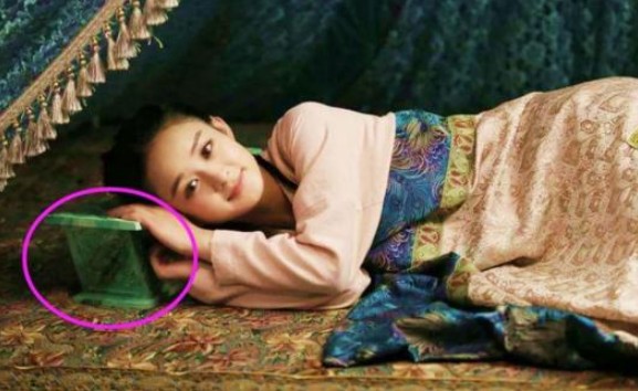 T&#x1EA1;i sao t&#x1ED5; ti&#xEA;n d&#x1EB7;n khi ng&#x1EE7; ch&#x1EDB; quay &#x111;&#x1EA7;u ra c&#x1EED;a, nghe ti&#x1EBF;ng ng&#x1B0;&#x1EDD;i g&#x1ECD;i kh&#xF4;ng &#x111;&#x1B0;&#x1EE3;c th&#x1B0;a?