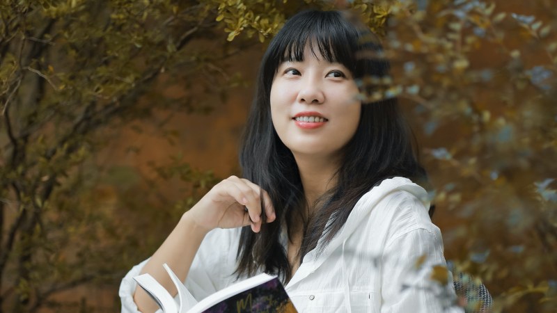 Thêm một tiểu thuyết lay động về tình người, tình yêu: “Mùa hè năm ấy bên em là mãi mãi”