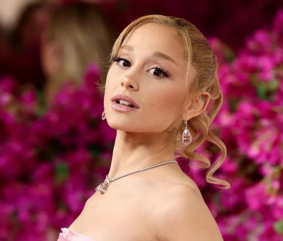 Ai là người phụ nữ đẹp tự nhiên nhất thế giới?