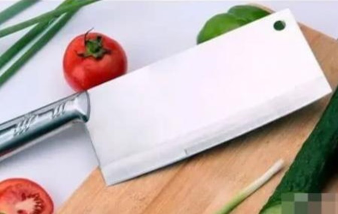 Công dụng của những lỗ nhỏ trên con dao làm bếp là gì? Dùng dao làm bếp nhiều năm như vậy, tôi chỉ biết có 7 chức năng, rất thực tế