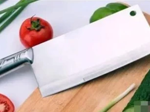 Công dụng của những lỗ nhỏ trên con dao làm bếp là gì? Dùng dao làm bếp nhiều năm như vậy, tôi chỉ biết có 7 chức năng, rất thực tế