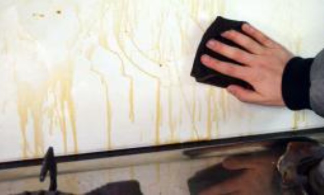 Gạch nhà bếp dính dầu? Có thể loại bỏ các vết ố vàng mà không cần một giọt nước và làm cho bức tường trắng như mới