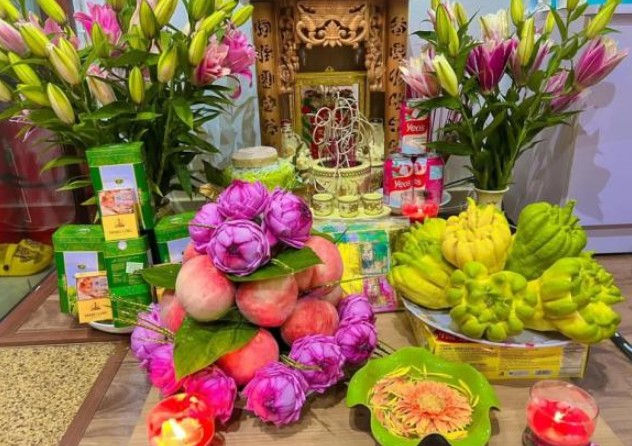 Mùng 1 tháng 10 (âm lịch) thắp hương hoa gì? 6 loại hoa tốt nhất giúp cả tháng may mắn, vượng phát