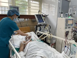 Mỗi năm có hàng trăm người phải cấp cứu vì thuốc lá điện tử