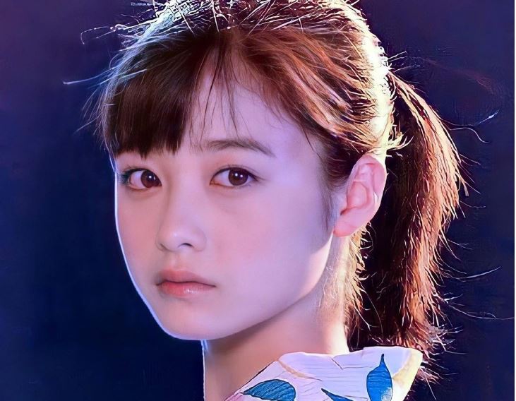 "Quốc bảo nhan sắc" ở nhà hơn 49 tỷ đồng, 14 tuổi đã khiến công ty sập web vì quá đẹp