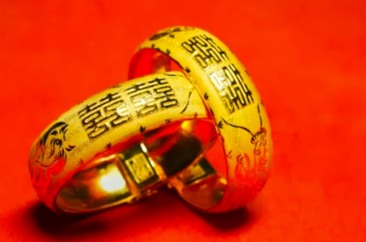 Vì sao có quan niệm vàng là vật phẩm không thể thiếu trong đám cưới, càng đeo nhiều, cô dâu càng hạnh phúc?