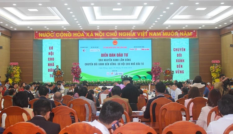 Hơn 250 nhà khoa học, doanh nghiệp, nhà đầu tư trong và ngoài nước tham dự diễn đàn.