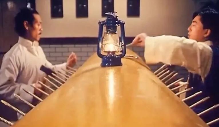 Tại sao người chết lại phải đặt vào quan tài và cần phải đóng đinh vào nắp quan tài? Liệu có phải vì lo sợ người chết sẽ thoát ra ngoài?