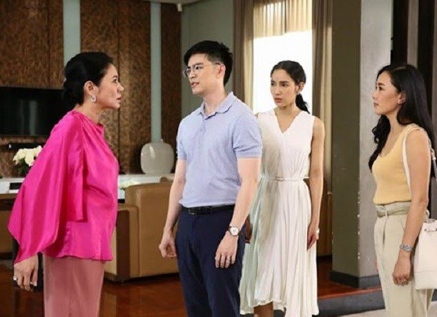 M&#x1EB9; ch&#x1ED3;ng &quot;&#x111;&#x1EE9;ng ra&quot; b&#x1EA3;o v&#x1EC7; con d&#xE2;u: C&#xE2;u chuy&#x1EC7;n c&#x1EE7;a t&#xEC;nh y&#xEA;u v&#xE0; th&#x1EED; th&#xE1;ch sau sinh