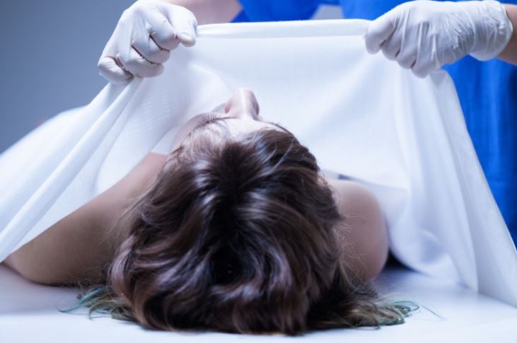 Tại sao người chết luôn phải che một tấm vải lên mặt? Câu trả lời vô cùng đơn giản nhưng ít người nghĩ tới