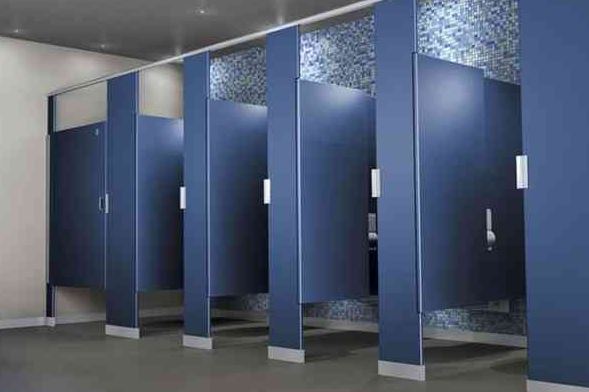 Tại sao dưới cửa của buồng vệ sinh công cộng lại có một khoảng trống? Đọc xong mới vỡ lẽ