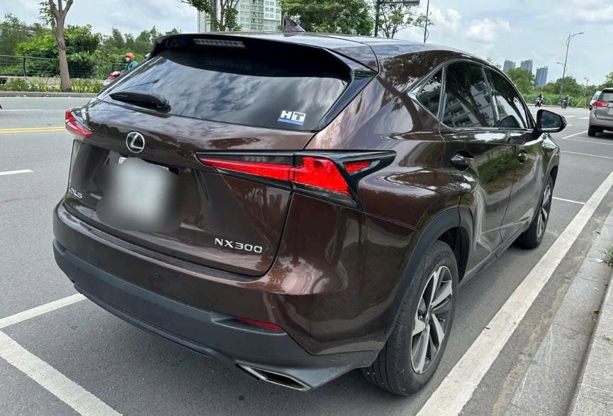 Lexus NX300 rao bán khó tin trên sàn xe cũ sau 5 năm lăn bánh