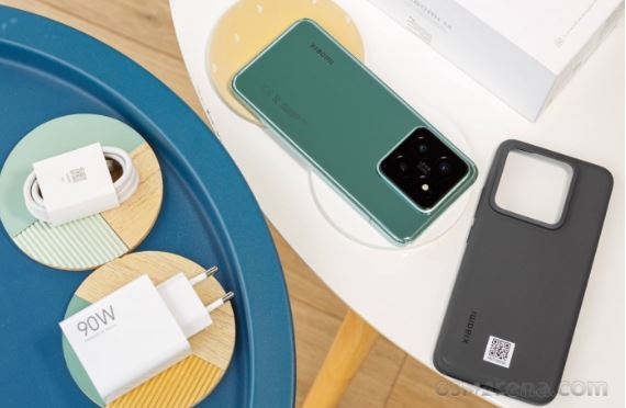 Đây là chiếc điện thoại Xiaomi giá rẻ, nhỏ gọn đáng mua nhất Việt Nam, so kè cực gắt với Galaxy S24, iPhone 16