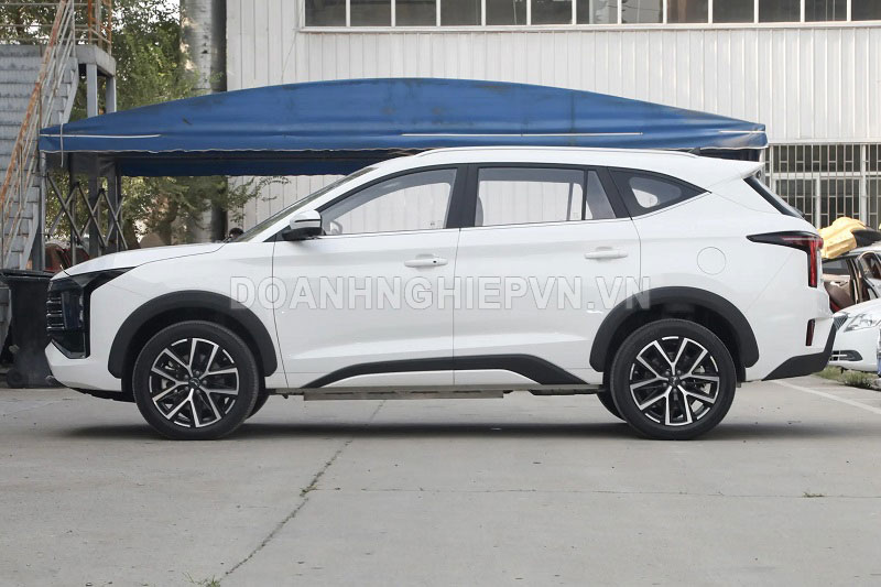 SUV 7 chỗ siêu tiết kiệm xăng, giá gần 330 triệu đồng