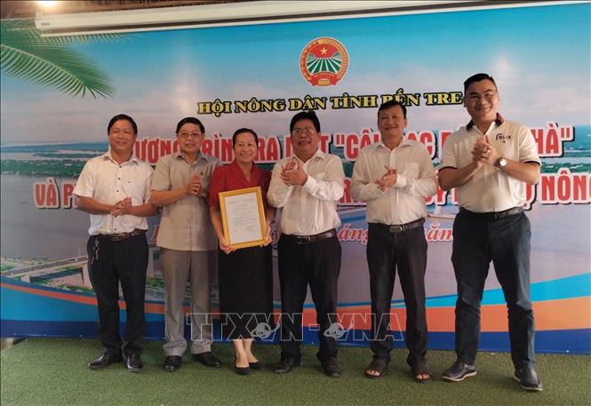 Ra mắt 'Câu lạc bộ 5 nhà' hỗ trợ nông dân