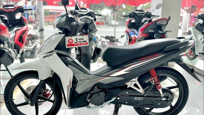 Gi&#xE1; xe Honda Wave RSX FI 2024 th&#xE1;ng 11/2024 &#x111;&#xE3; &#x27;ch&#x1EA1;m &#x111;&#xE1;y&#x27;, l&#x1EA5;n &#xE1;t Wave Alpha v&#xE0; Future v&#xEC; qu&#xE1; r&#x1EBB;