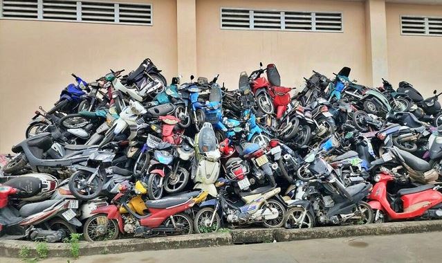 Hơn 100 chiếc xe máy được đưa ra đấu giá với mức giá khởi điểm chỉ từ 300.000 đồng