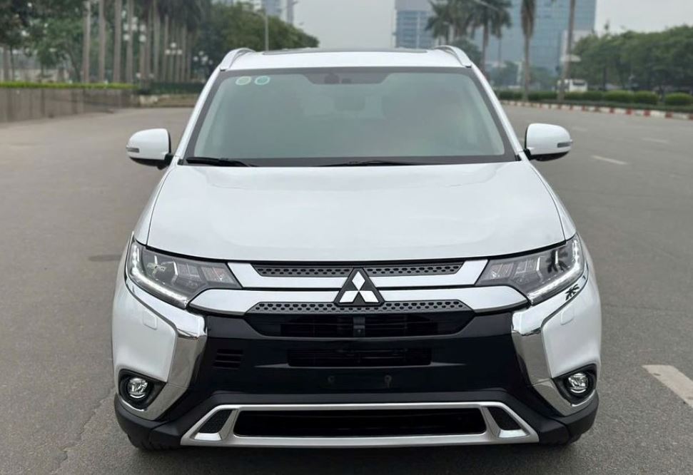 Sau 4 năm lăn bánh, Mitsubishi Outlander 2020 lên sàn xe cũ với giá ngỡ ngàng