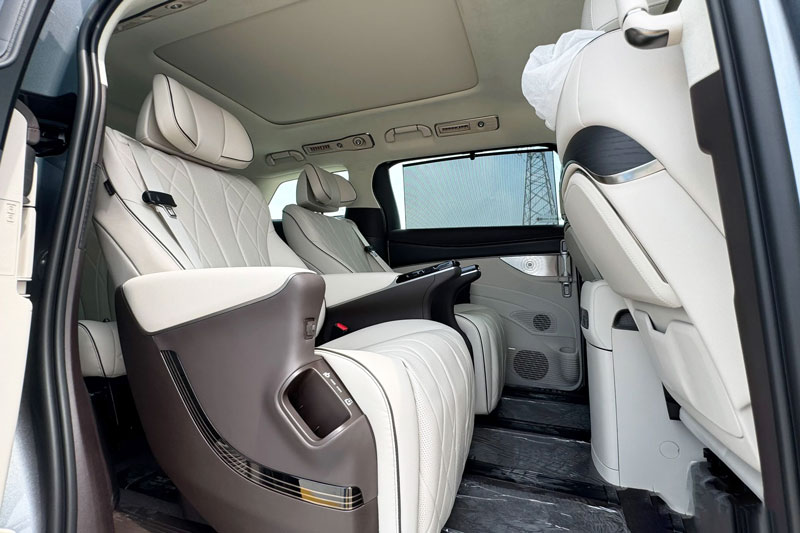 ‘Chuyên cơ mặt đất’ siêu sang, giá gần 1,4 tỷ đồng, sẵn sàng ‘ăn thua đủ’ với Toyota Alphard