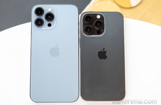 Bảng giá iPhone 13 tháng 11: iPhone 13 xả kho rẻ như bèo, iPhone 13 Pro Max hạ kịch sàn vì thiếu AI