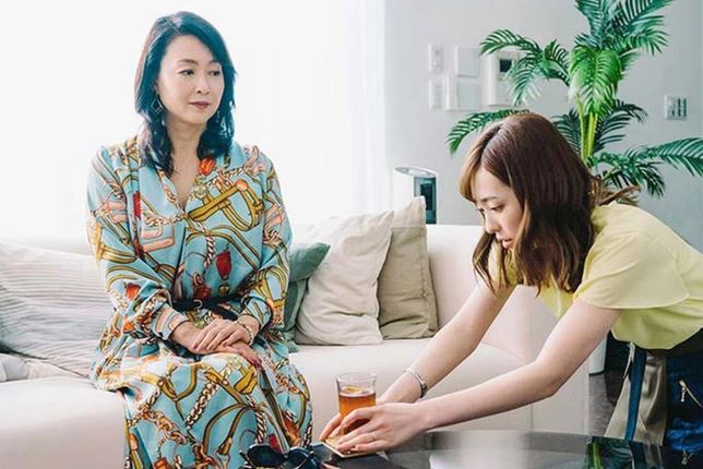 Bão tố gia đình: Nàng dâu sốc nặng khi mẹ chồng đến chơi, quà tặng đặc biệt khiến cô "kinh hồn bạt vía" muốn trào nước mắt