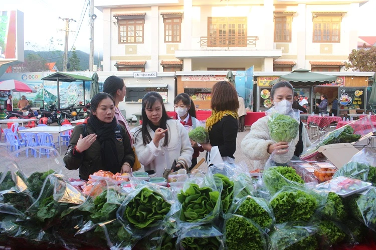 Hoạt động kinh doanh thương mại, kết nối giữa doanh nghiệp, nhà phân phối, người tiêu dùng phải được diễn ra xuyên suốt với nhiều hoạt động.