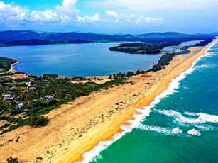 Bãi biển có lịch sử đặc biệt nhất Việt Nam: Từng phát hiện khảo cổ chấn động thế giới, vẻ đẹp nhìn là mê