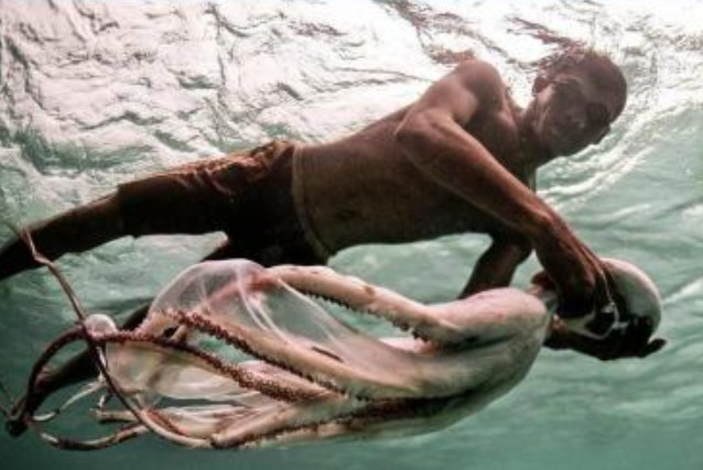 Kỳ lạ Bộ tộc đã sống dưới nước hơn 15.000 năm, phổi và lá lách to hơn người bình thường