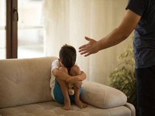 8 sai lầm của cha mẹ khiến con trải qua một tuổi thơ không mấy vui vẻ