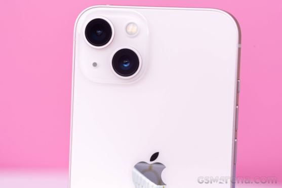 Giảm gần 10 triệu đồng, iPhone 13 rẻ ngang iPhone 12, không có AI vẫn thời thượng, hot hơn iPhone 16