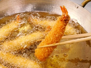 Sử dụng dầu ăn đúng cách, an toàn cho sức khỏe cả nhà
