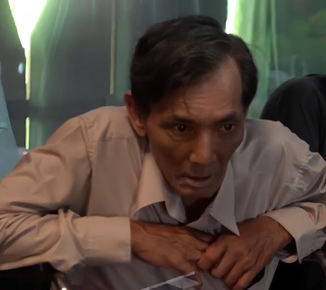 Thương Tín lộ diện với bộ dạng hốc hác, phải ngồi xe lăn, chính thức trở lại với điện ảnh sau nhiều năm