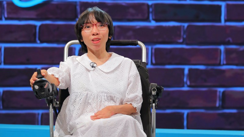 Cô gái ngồi xe lăn giành giải Nhất cuộc thi viết kịch bản